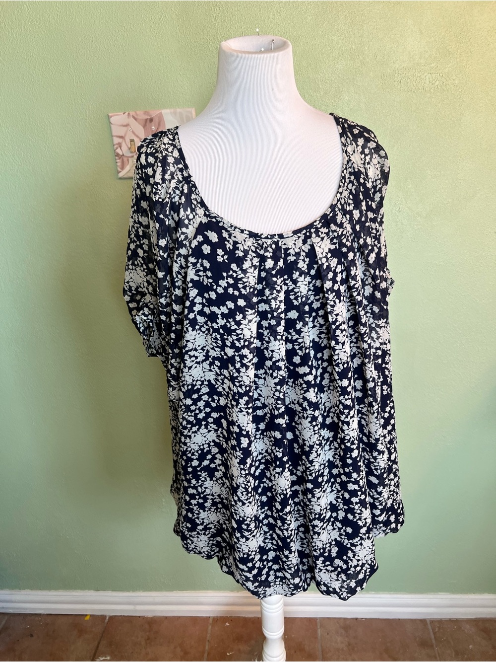 Roz & Ali Navy and White Floral Scoop Neck Tunic